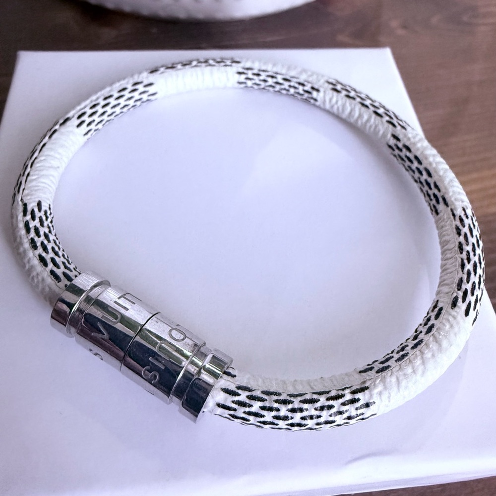 Small white bracelet